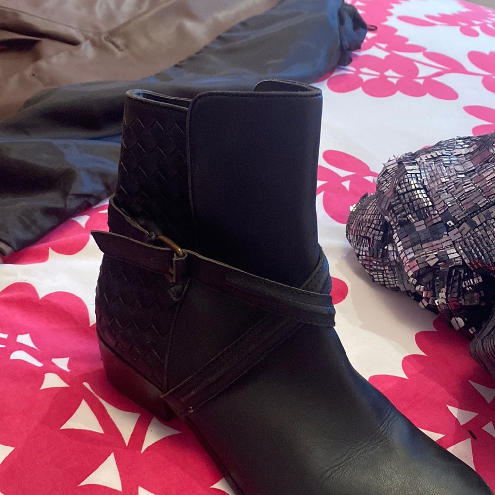 Joie boots.